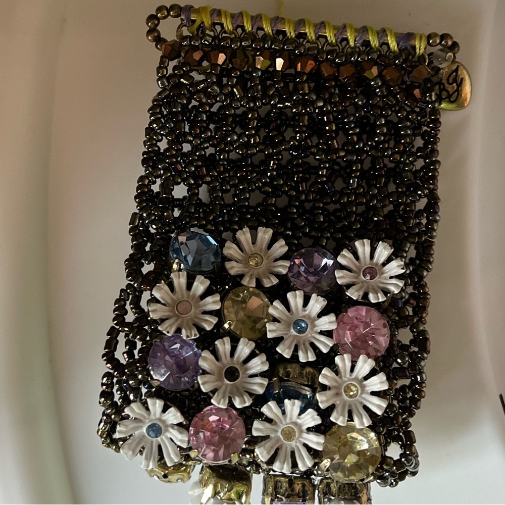 BETSEY JOHNSON GRUNGE GIRLIE DAISY METAL BEADED BRACELET - Picture 4 of 8